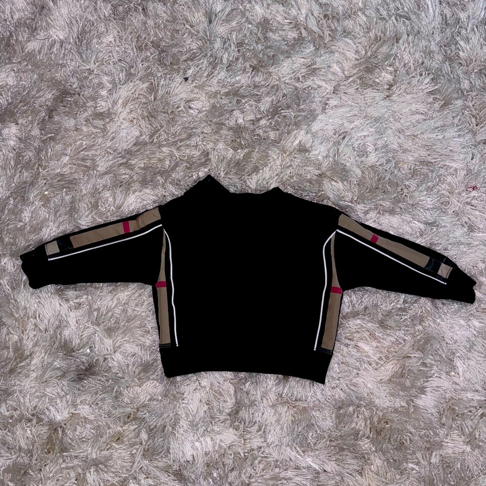 Gently worn Burberry sweatshirt.